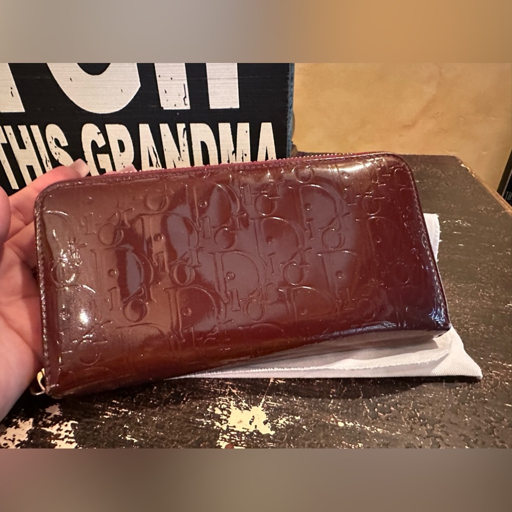 Beautiful Dior Patent Leather Bicolor Wallet - Picture 14 of 16